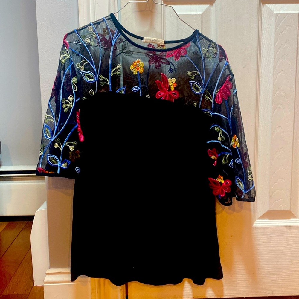 Pretty top! 🌺🪻🌼